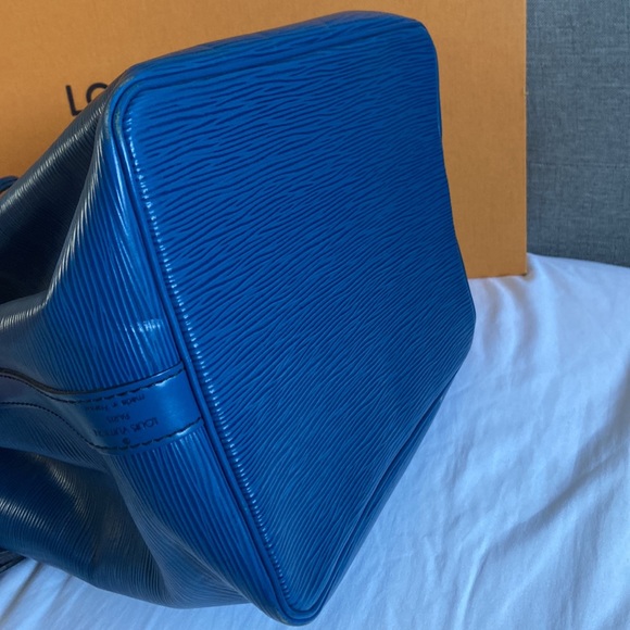 Authentic Louis Vuitton Epi Bucket - Picture 15 of 16